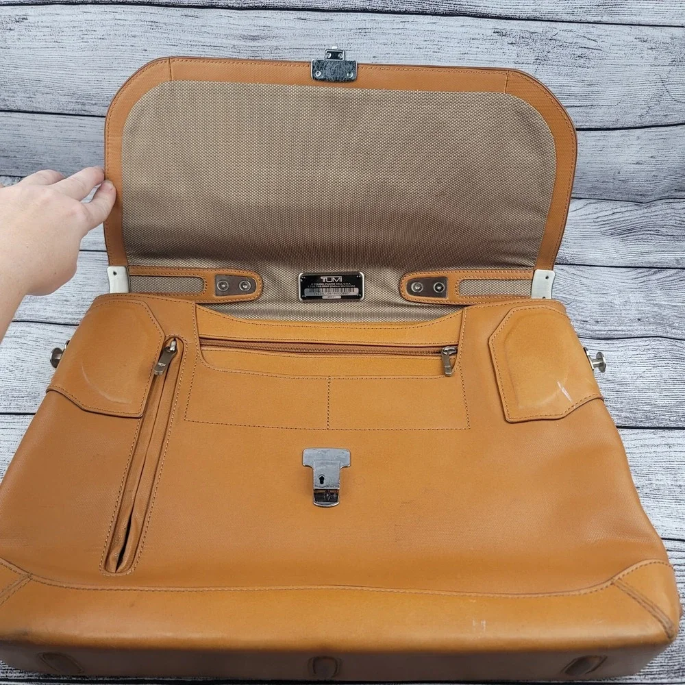Tumi 2950 Formula T Coupe Slim Brief Case Top-loading Leather